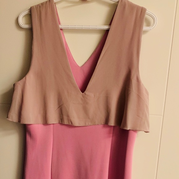 Dress sleeveless and mini. - Picture 3 of 5